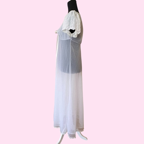 Vintage Lenora White Peignoir Embroidered Rose Size Small - Picture 5 of 14